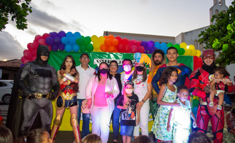  Prefeitura de Ibirajuba realiza  dia das crianças na praça Agamenon Magalhães